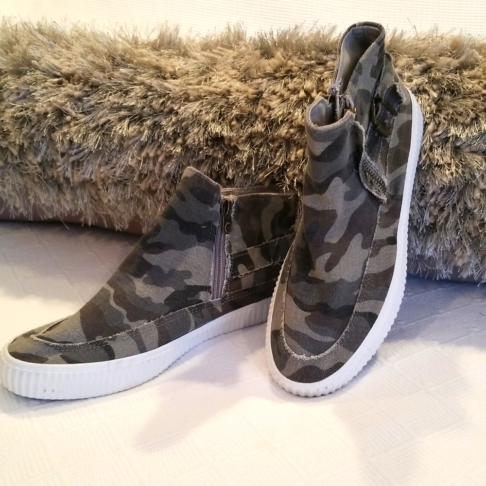 Blowfish Canvas Shoes.  NWOT